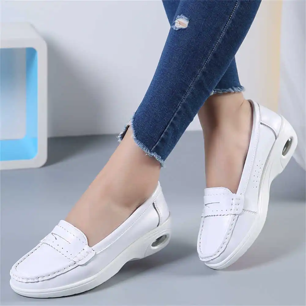 Thick Sole Slipon White Traine – Luxury Lifestyle Shorts recenzja i cena